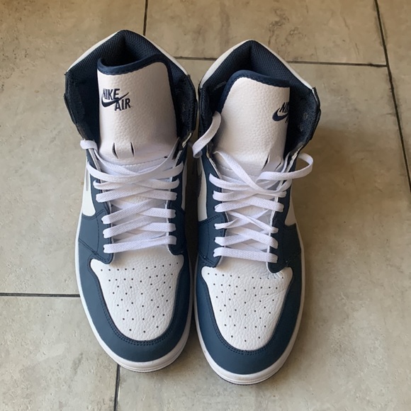 New Jordan 1 Retro High - Picture 2 of 4